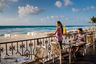 couple enjoying a meal at Hyatt Zilara Cancun