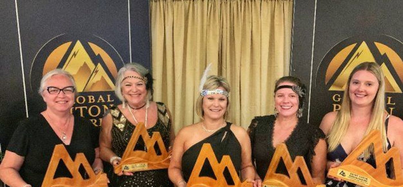 Image: L-R) Lois Barbour of Travel Time- TPI, Pauline Blacoe of Shine Travel, Kim Hartlen of Kim Hartlen Travel- TPI, Sharon Boissonneault of House of Travel and Alex Maloney of Glenny Travel (5 Canadiens honorés aux GLOBAL PITON AWARDS 2022)