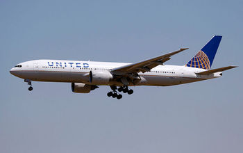 United Airlines Boeing 777-224(ER)