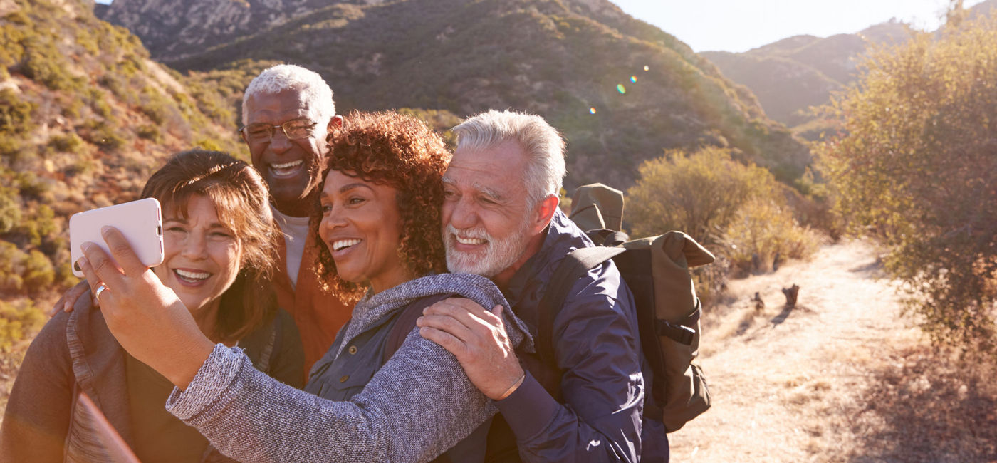 Image: Senior friends traveling together take a selfie (monkeybusinessimages / Getty Images)