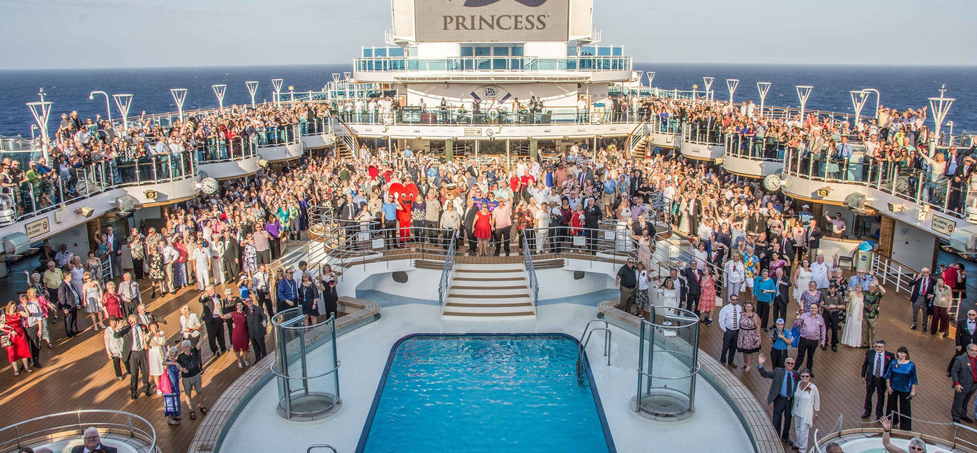 Image: PHOTO: Princess Cruises vow renewal (photo courtesy Princess Cruises)