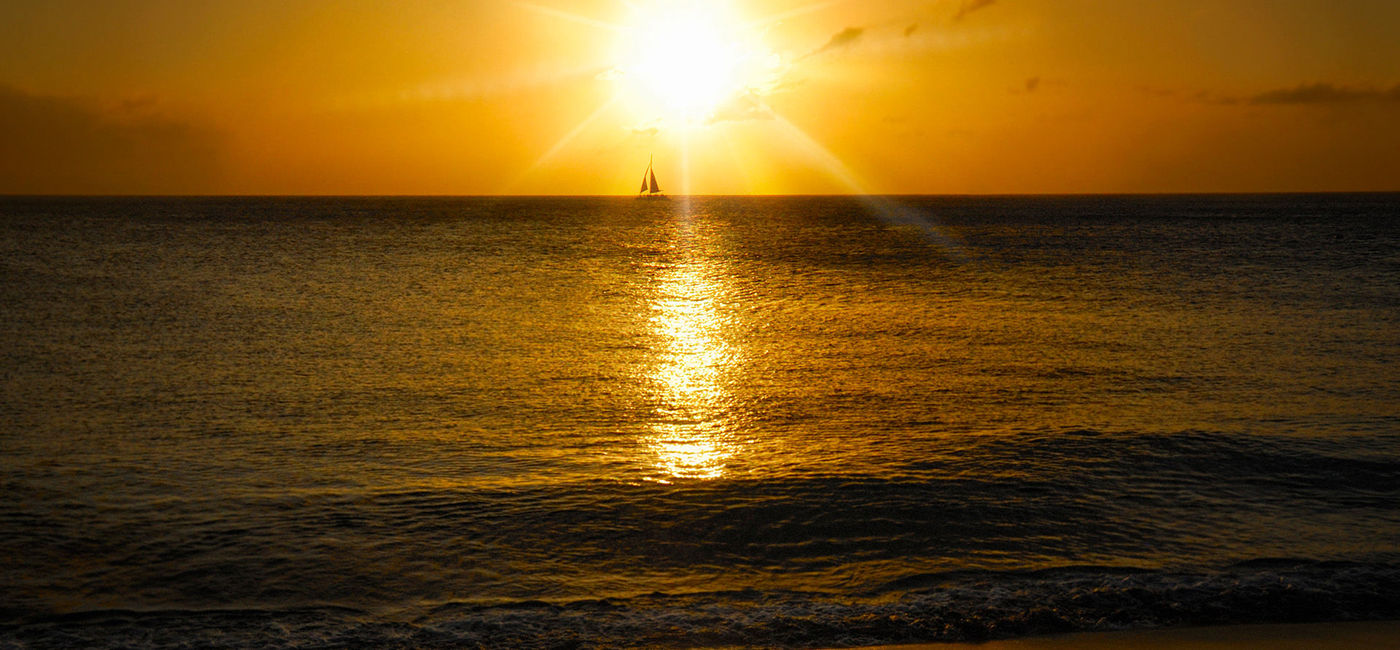 Image: Maui sunset (photo courtesy LifeJourneys/iStock/Getty Images Plus)
