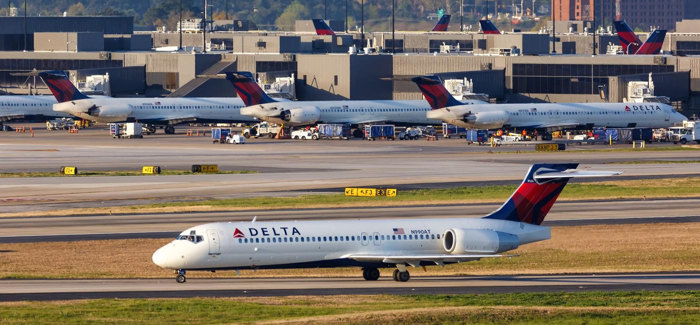 Image: PHOTO: A Delta Air Lines Boeing 717-200 at Atlanta's Hartsfield-Jackson International Airport. (photo via Boarding1Now/iStock Editorial/Getty Images Plus)
