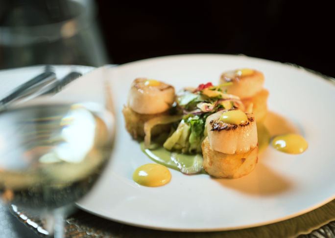 Windstar ist die offizielle Kreuzfahrtlinie der James Beard Foundation. Windstar ist die offizielle Kreuzfahrtlinie der James Beard Foundation.