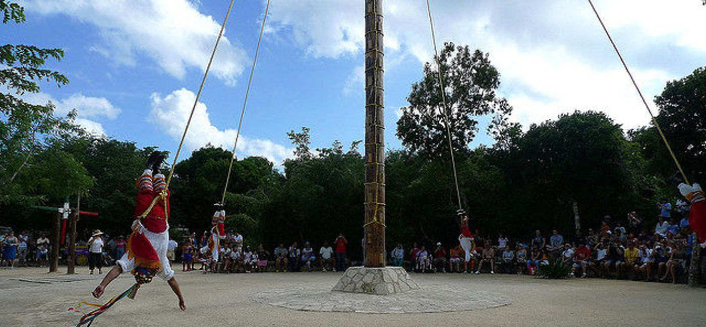 Image: PHOTO: Flying men at Xcaret Park (Photo via Flickr/Beth and Anth)