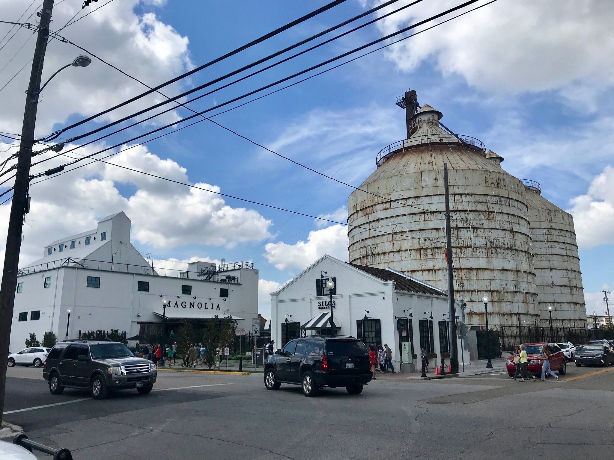 TV Stars Chip and Joanna Gaines to Open New Waco Boutique Hotel in