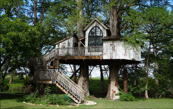 The Chapelle Treehouse at Treehouse Utopia in Texas