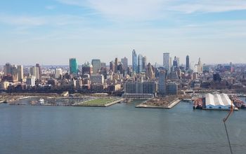 Exploring New York City on a helicopter tour