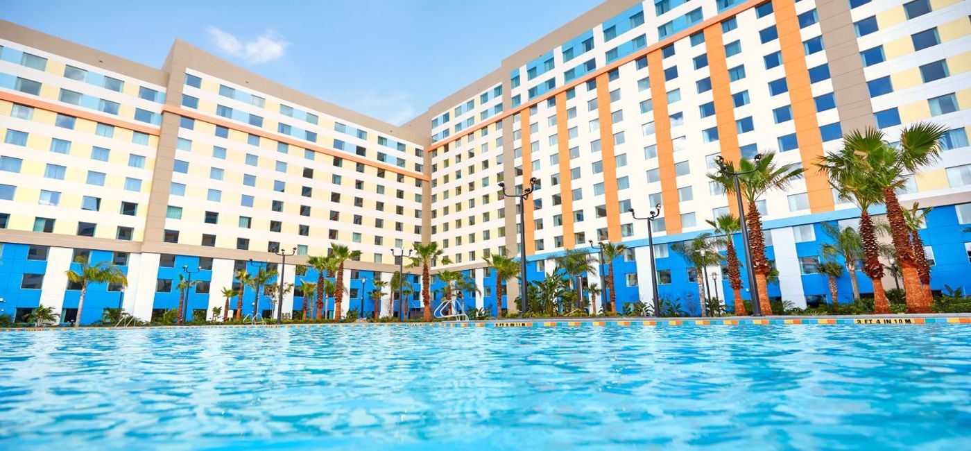 Image: PHOTO: Resort-style pool at the Dockside Inn and Suites. (photo via Universal Orlando Resort)