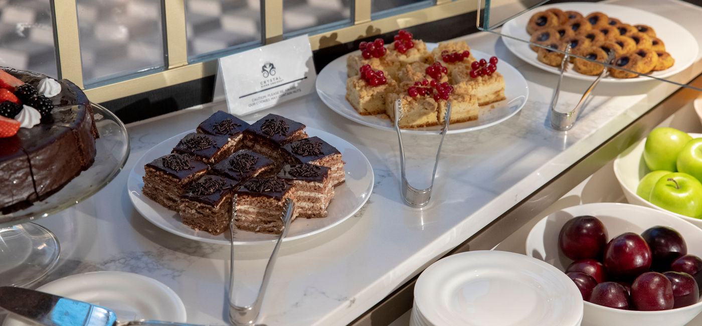 Image: PHOTO: Delicious desserts. (photo via Crystal Cruises)