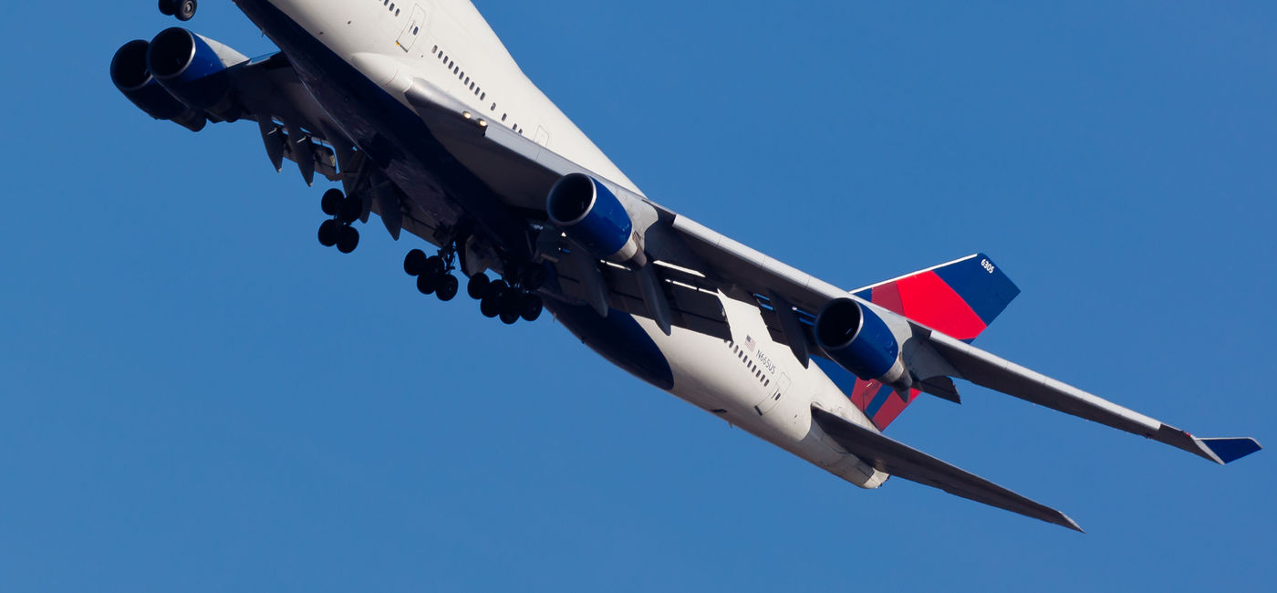 Image: A Delta plane dumped fuel during emergency landing (photo via rypson/iStock Editorial/Getty Images Plus)