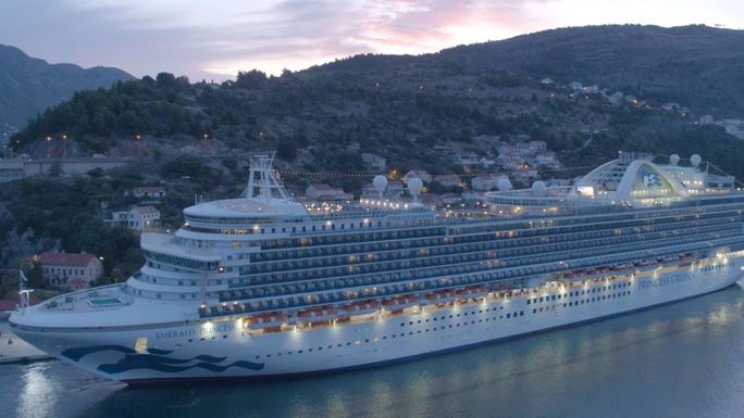 princess cruises, princess cruises ships, Emerald Princess