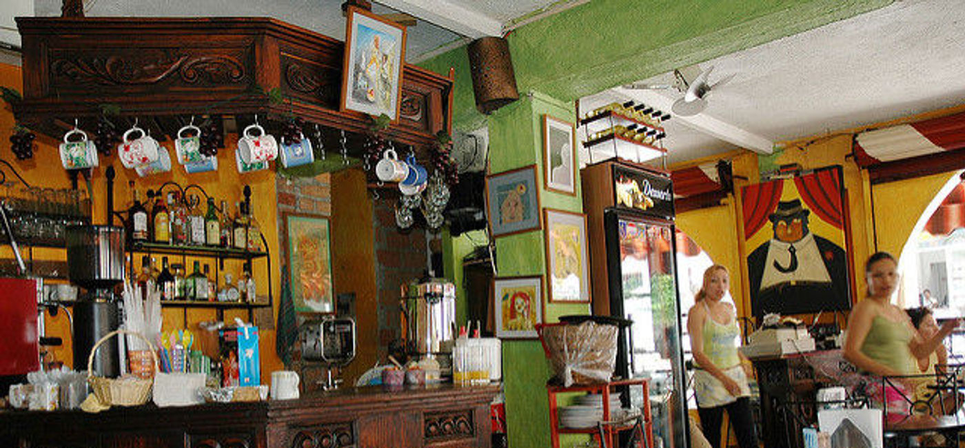 Image: PHOTO: One of the many shops and cafes in ‘Zona Romantica’ in Puerto Vallarta. (photo via Flickr/Wonderlane) 