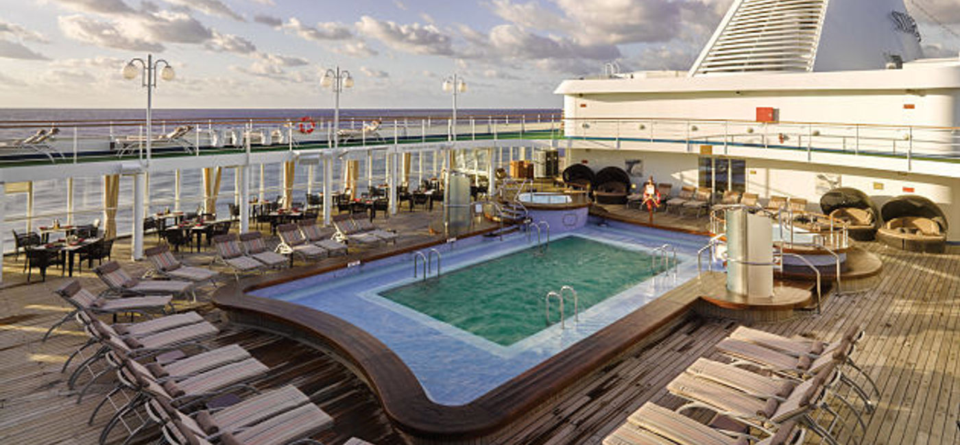 Image: PHOTO: Silver Whisper's Pool Deck. (photo courtesy of Silversea Cruises)