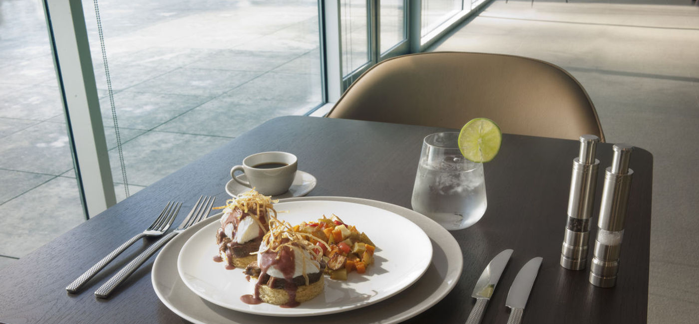 Image: Flagship Lounge meal. (photo via American Airlines Media)