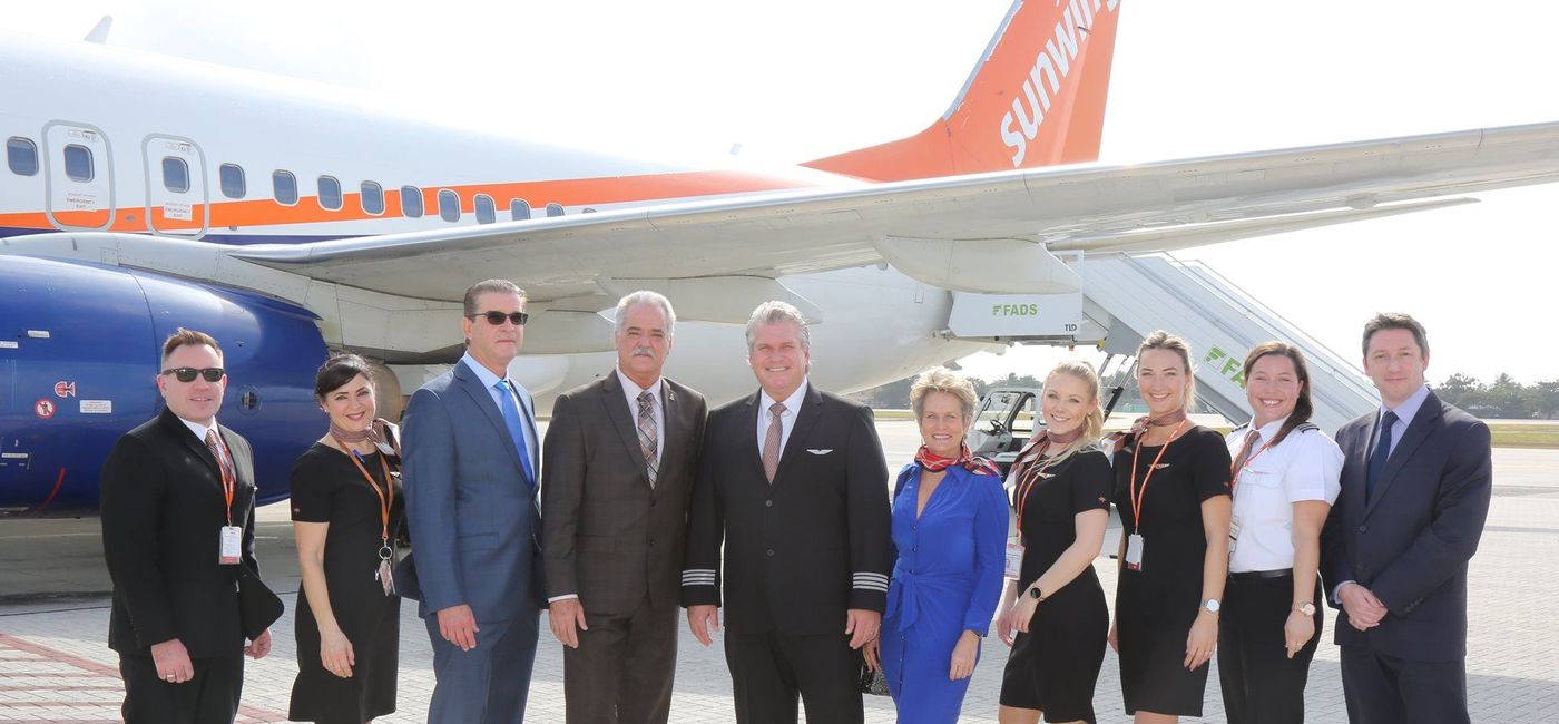 Image: Sunwing Arrives in the Cayman Islands. (Sunwing Media License)