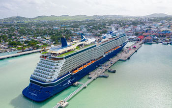 Celebrity Equinox au port d'Antigua