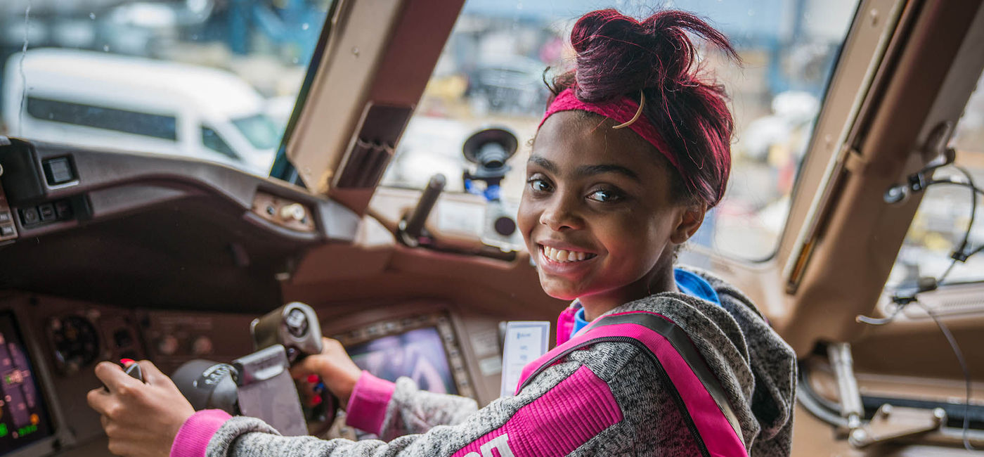 Image: PHOTO: Girls in Aviation Day (photo courtesy United)