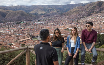 El viajero muchas veces se ve obligado a enfrentar nuevos desafíos. (Photo via G Adventures).