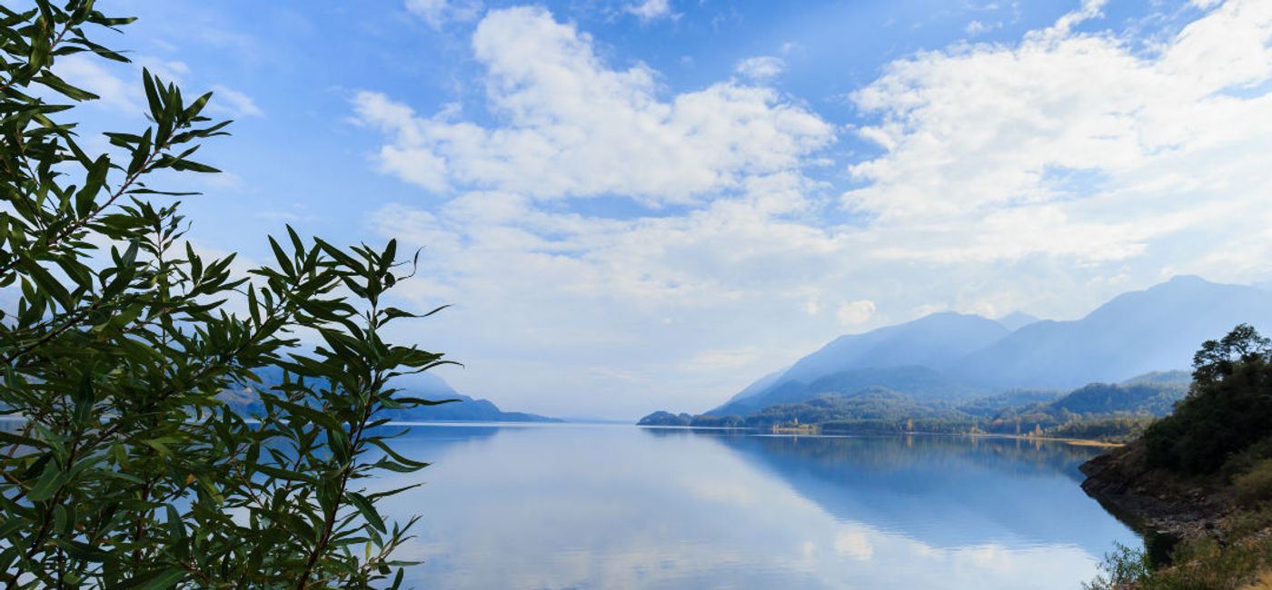 Image: Chile is home to stunning lakes.(photo via Chile) (Lago Panguipulli audiovisual base)