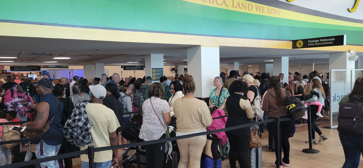 Image: Travelers faced numerous delays across 2022. (Photo by Brian Major)