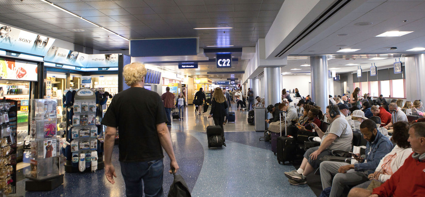 Image: Crowded terminal at Las Vegas' Harry Reid International Airport. (Photo Credit: Brian Walker/iStock Editorial/Getty Images Plus)
