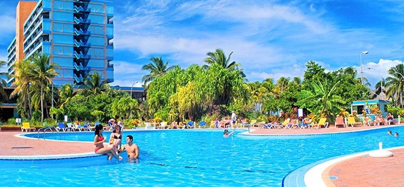 Image: PHOTO: The pool at BelleVue Puntarena (Photo courtesy of BlueBay Hotels)