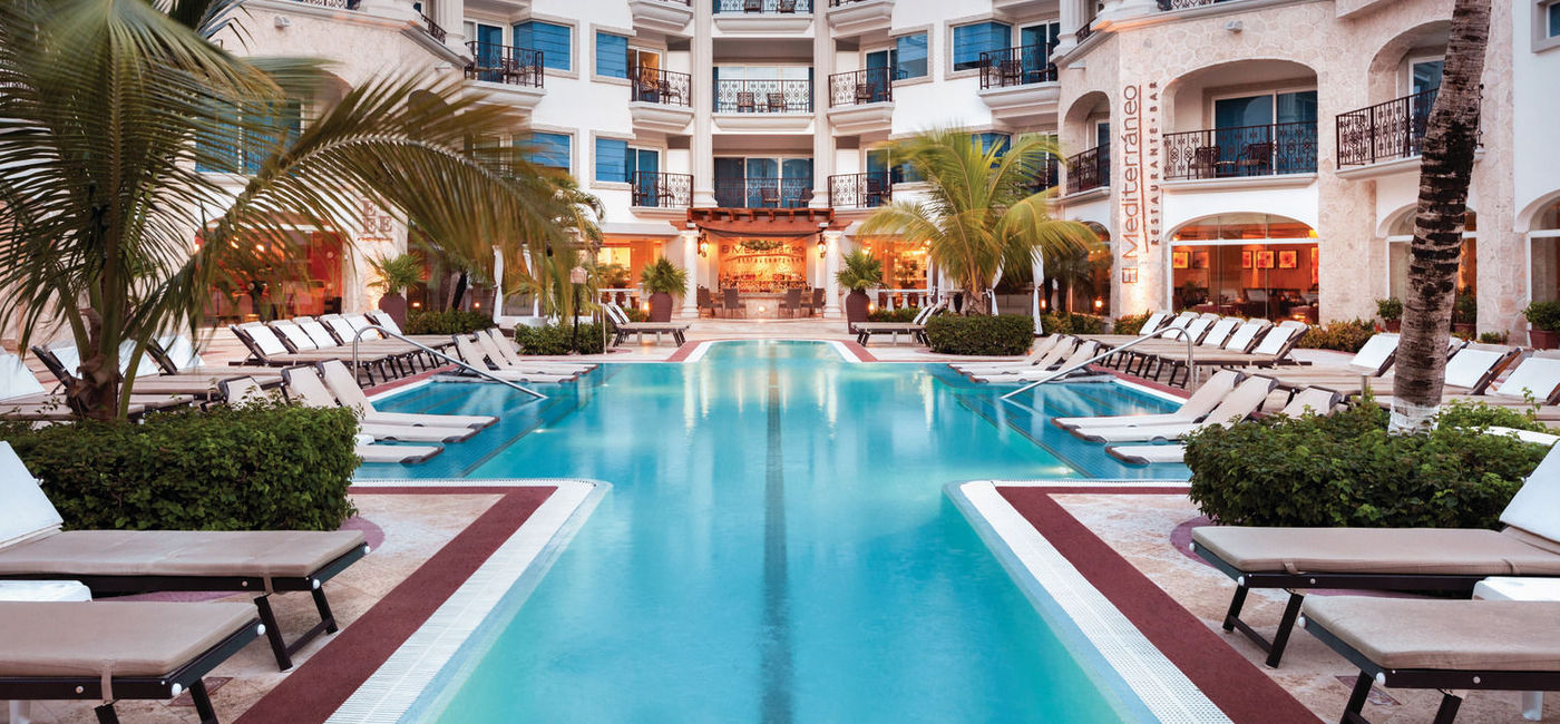 Image: PHOTO: Quiet Pool at Hilton Playa del Carmen. (photo via Playa Hotels & Resorts)