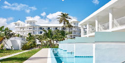 Swim-up junior suites at Riu Palace Macao Hotel