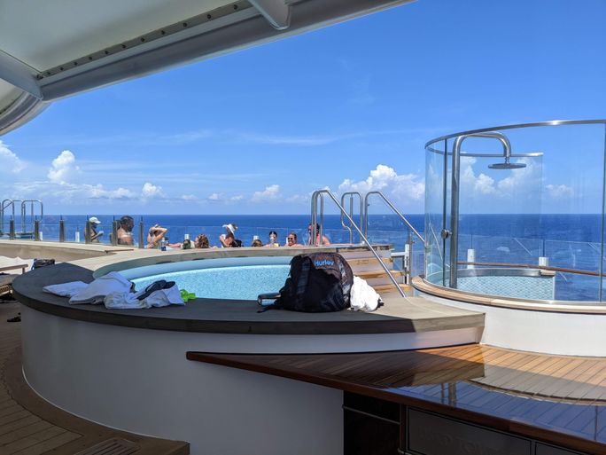 Quiet Cove Adult Area Disney Wish, DCL Disney Cruise Line
