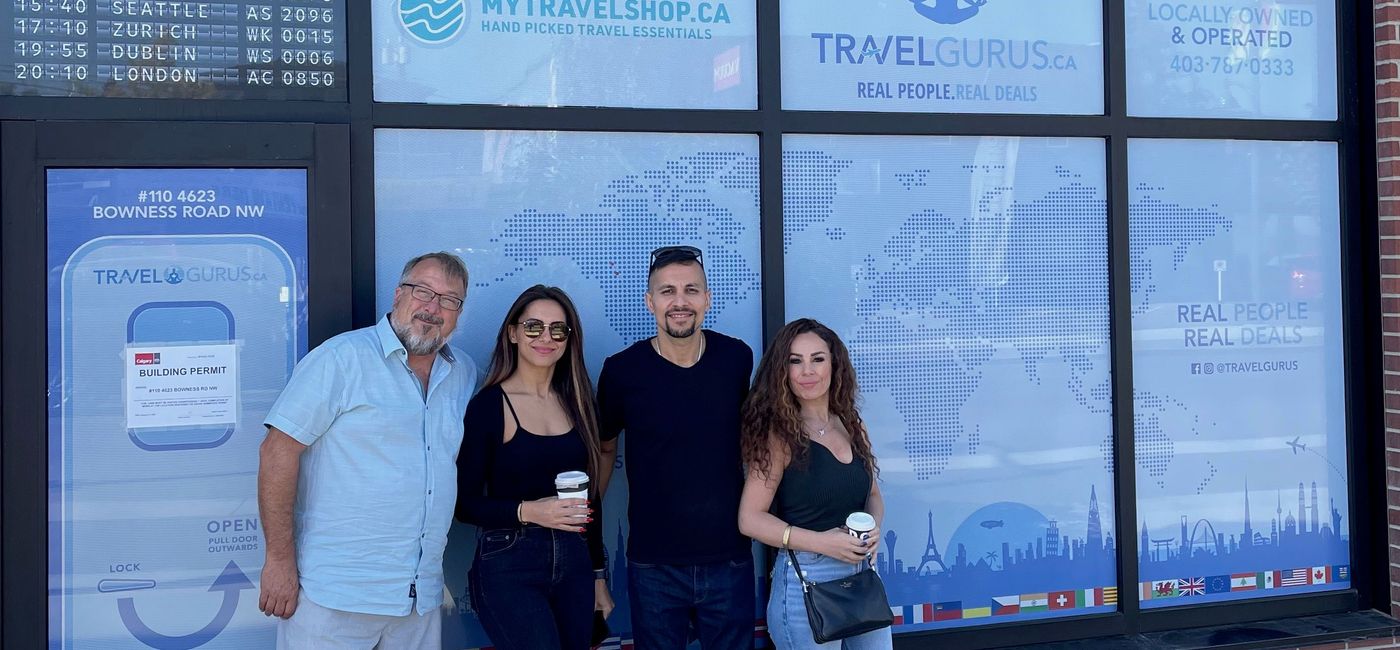 Image: TravelPulse Canada's Bruce Parkinson (left), with Travel Gurus Haifa, Hidar and Asmaa. (Photo Credit: Bruce Parkinson)
