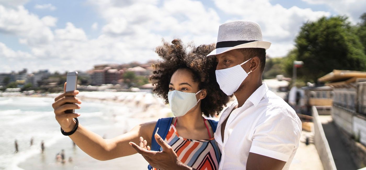 Image: Taking a selfie in the time of new vacation conditions. (photo via getty / Vladimir Vladimirov)