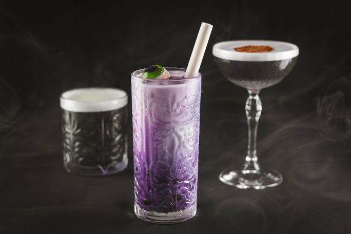 Disney Cruise Line, food and beverage, spooky drinks, Disney Treasure, Disney Treasure food and beverage, Haunted Mansion Parlor