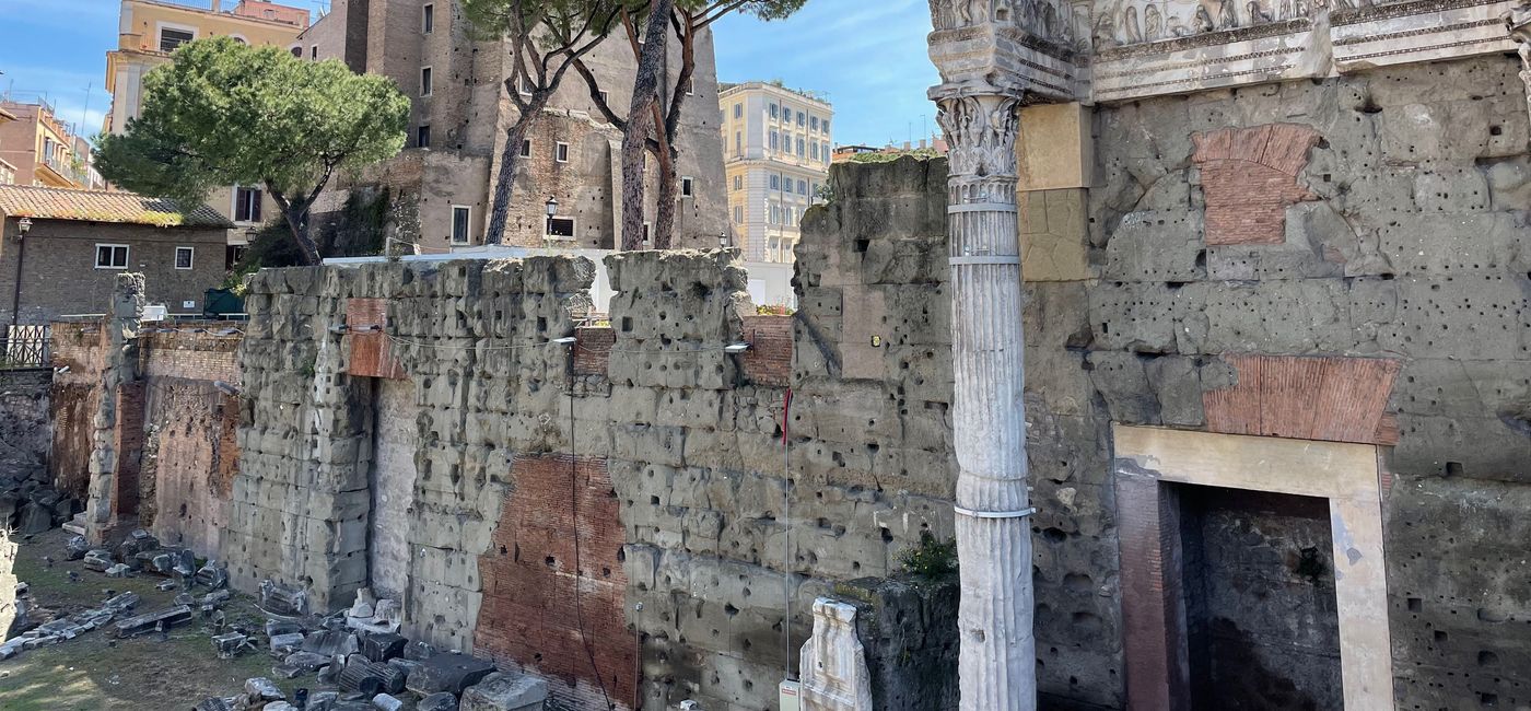 Image: Roamin' the ruins in Glorious Rome. (Bruce Parkinson)