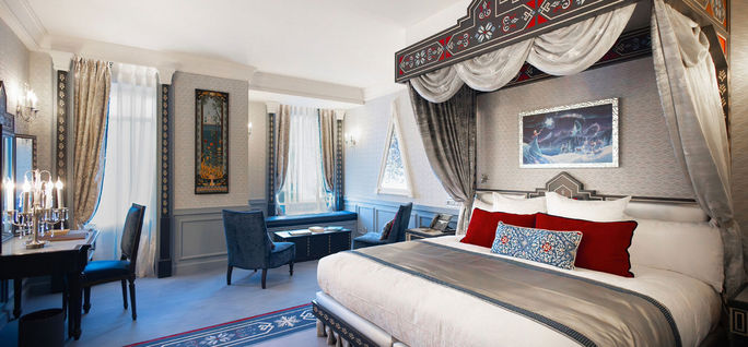A Frozen Signature Suite at the Disneyland Hotel. Disneyland Paris, Disneyland Hotel, hotels in disneyland paris, 5-star disney hotels
