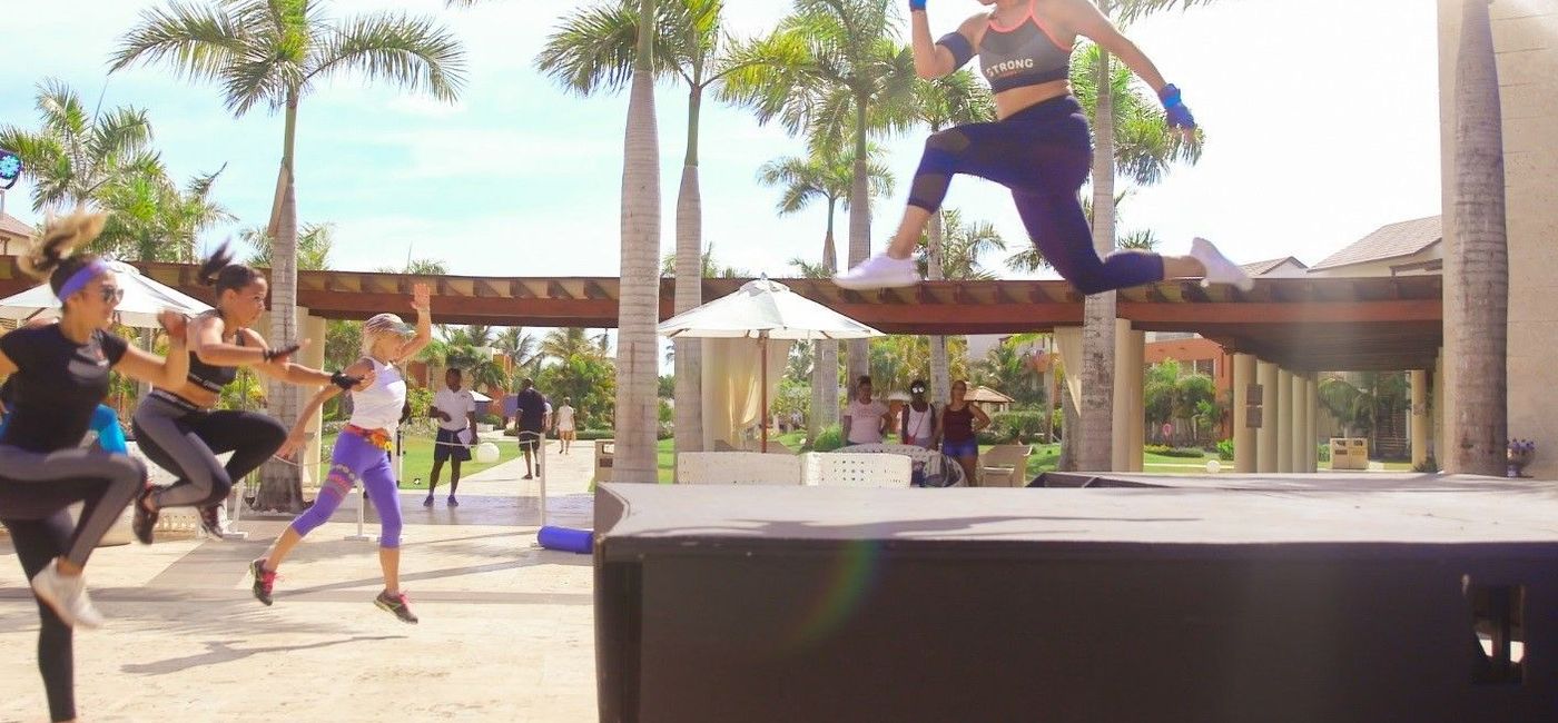 Image: PHOTO: New fitness classes at Breathless Resorts. (photo via AMResorts)