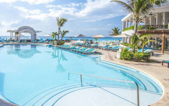Wyndham Alltra Cancun