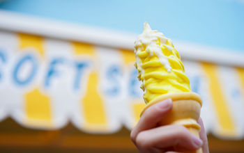 ADORABLE SNOWMAN FROSTED TREATS IN PIXAR PIER
