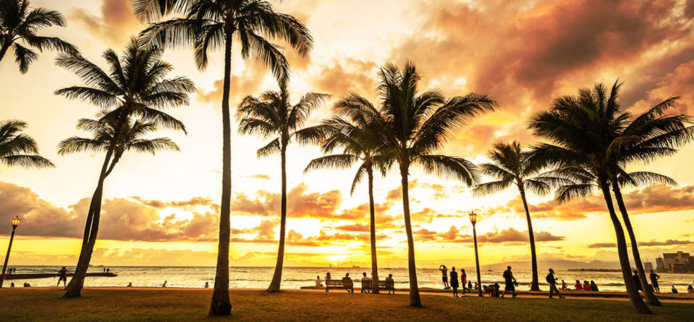 Image: PHOTO: Waikiki Beach at dusk. (photo courtesy of Thinkstock)