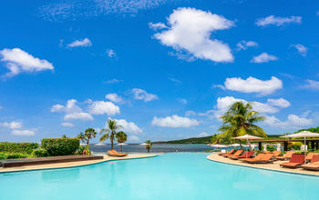 Infinity pool at Dreams Cura&#231;ao Resort, Spa and Casino