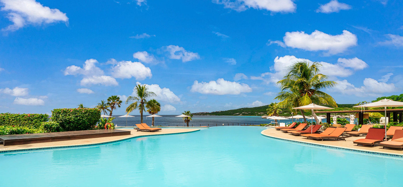 Photo: Infinity pool at Dreams Curaçao Resort, Spa & Casino. (photo courtesy of AMR Collection)