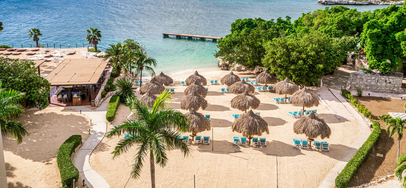 Image: Aerial view of the beach at Dreams Cura?ao Resort, Spa & Casino. (photo courtesy of AMR Collection)