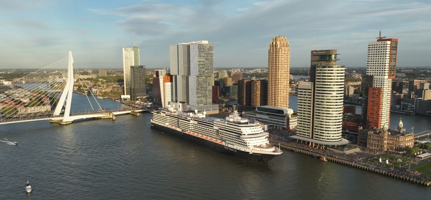 Image: Le Rotterdam de Holland America Line part pour la traversée historique du 150e anniversaire (Le Rotterdam de Holland America Line part pour la traversée historique du 150e anniversaire)