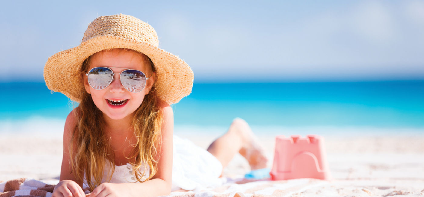 Image: PHOTO: A child having fun playing in the sand in Cancun. (photo via Oasis Hotels)