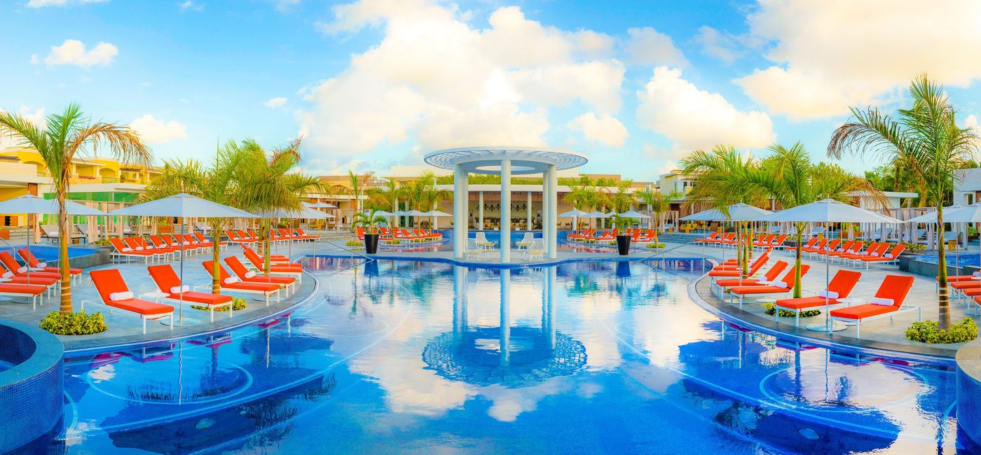 Image: Unique Day Club at The Grand at Moon Palace Cancun. (photo via Palace Resorts)
