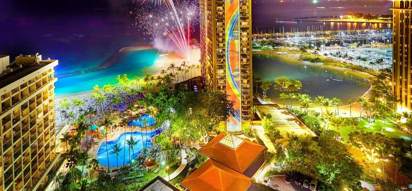 Image: PHOTO: Fireworks at Hilton Hawaiian Village Waikiki Beach Resort. (Photo via Hilton)