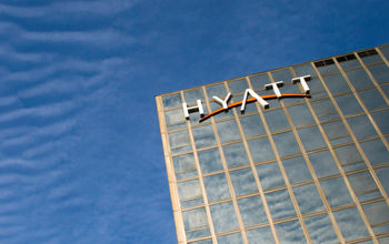 Más de 1.000 propiedades de Hyatt desplegarán la plataforma de mensajería de Medallia Zingle. /Photo via:  GoodLifeStudio/iStock/Getty Images Plus).