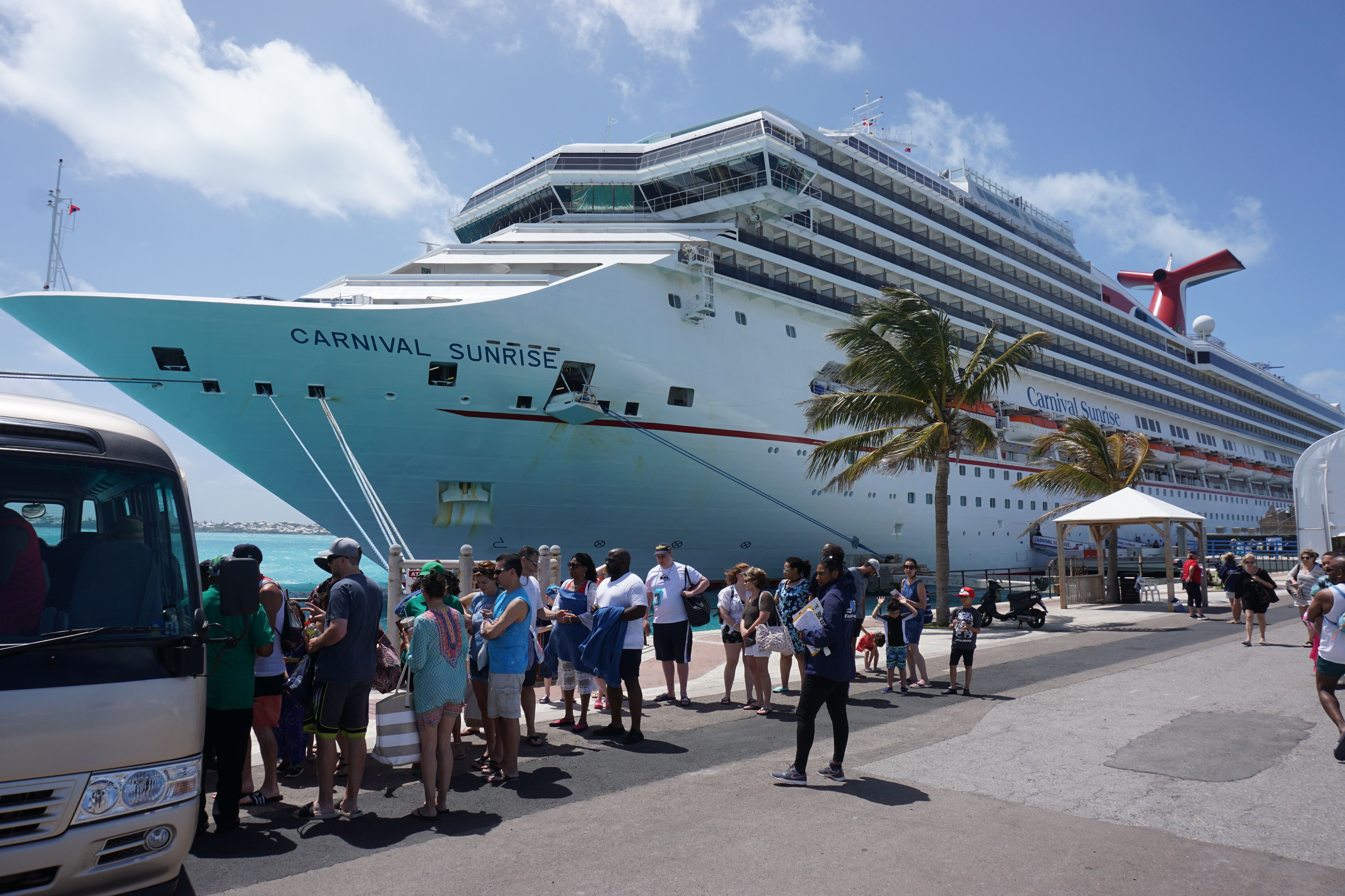 Carnival, Royal Caribbean Lift Smoking Ban In Cruise Ship Casinos ...