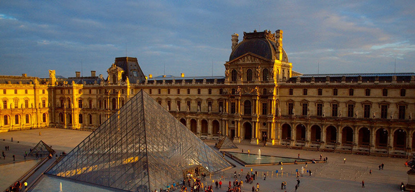 Image: PHOTO: The legendary Louvre, home of the underwhelming Mona Lisa. (Photo via Flickr/Alejandro)