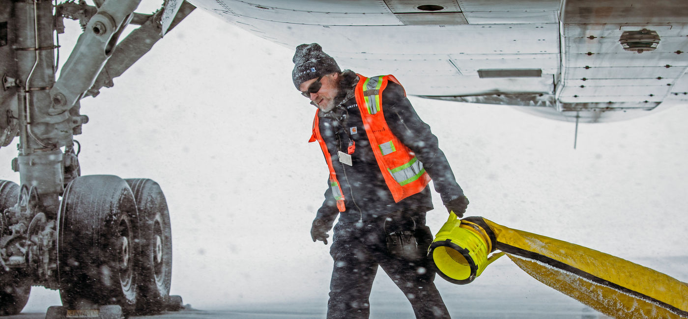Image: PHOTO: United Airlines' new uniforms from Carhartt. (photo via United Airlines Media)